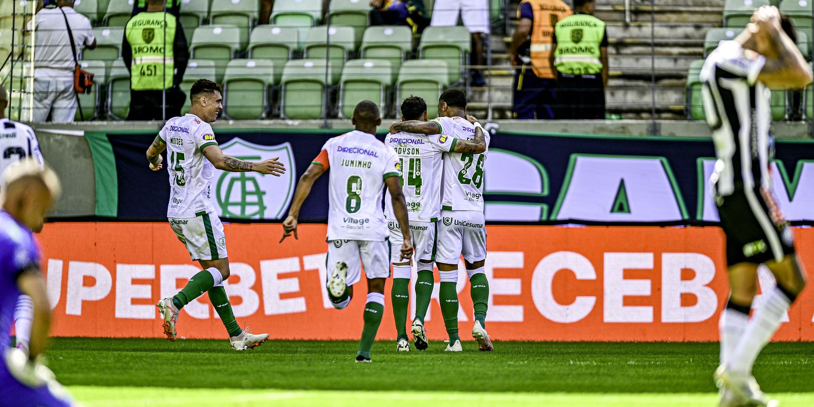 América derrota Operário e iguala Santos no topo da Série B: 2 a 0