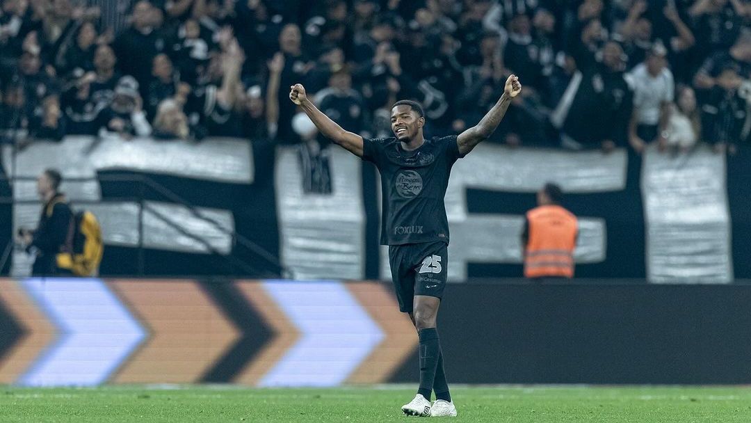 Após vitória do Corinthians, Cacá se recusa a dar entrevista e xinga imprensa