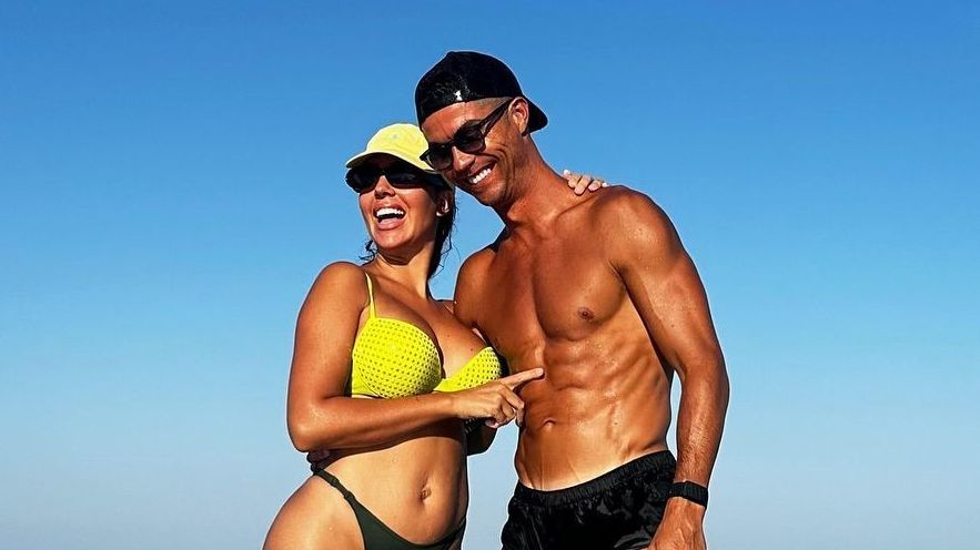 Cristiano Ronaldo aproveita praia paradisíaca com a família; veja fotos