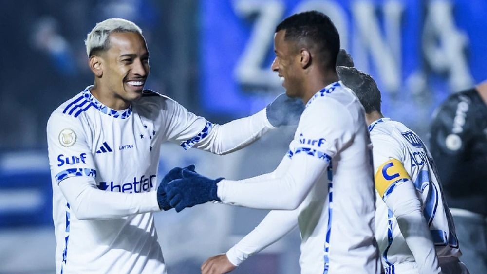 Letal, Cruzeiro vence, afunda o Grêmio e entra no G6 do Brasileiro