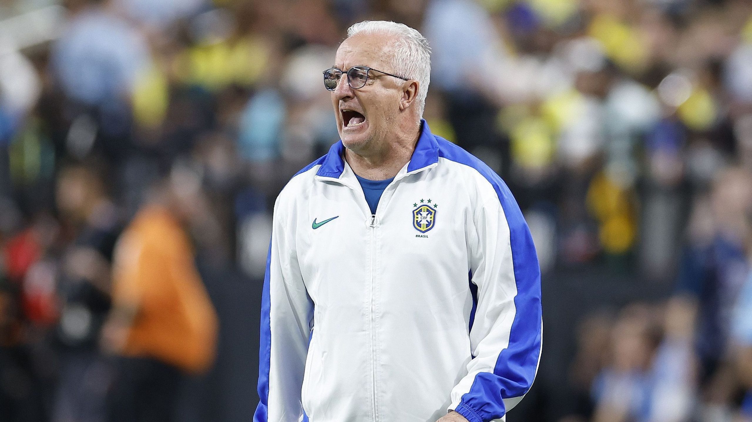 Seleção: Dorival Jr. e comissão técnica ficam presos nos EUA devido a furacão