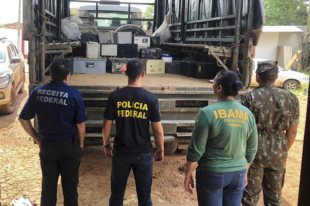 Ibama apreende 16 toneladas de baterias usadas contrabandeadas da Guiana Francesa para o Brasil