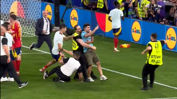 Eurocopa: segurança tenta conter invasor e quase derruba Morata; veja vídeo