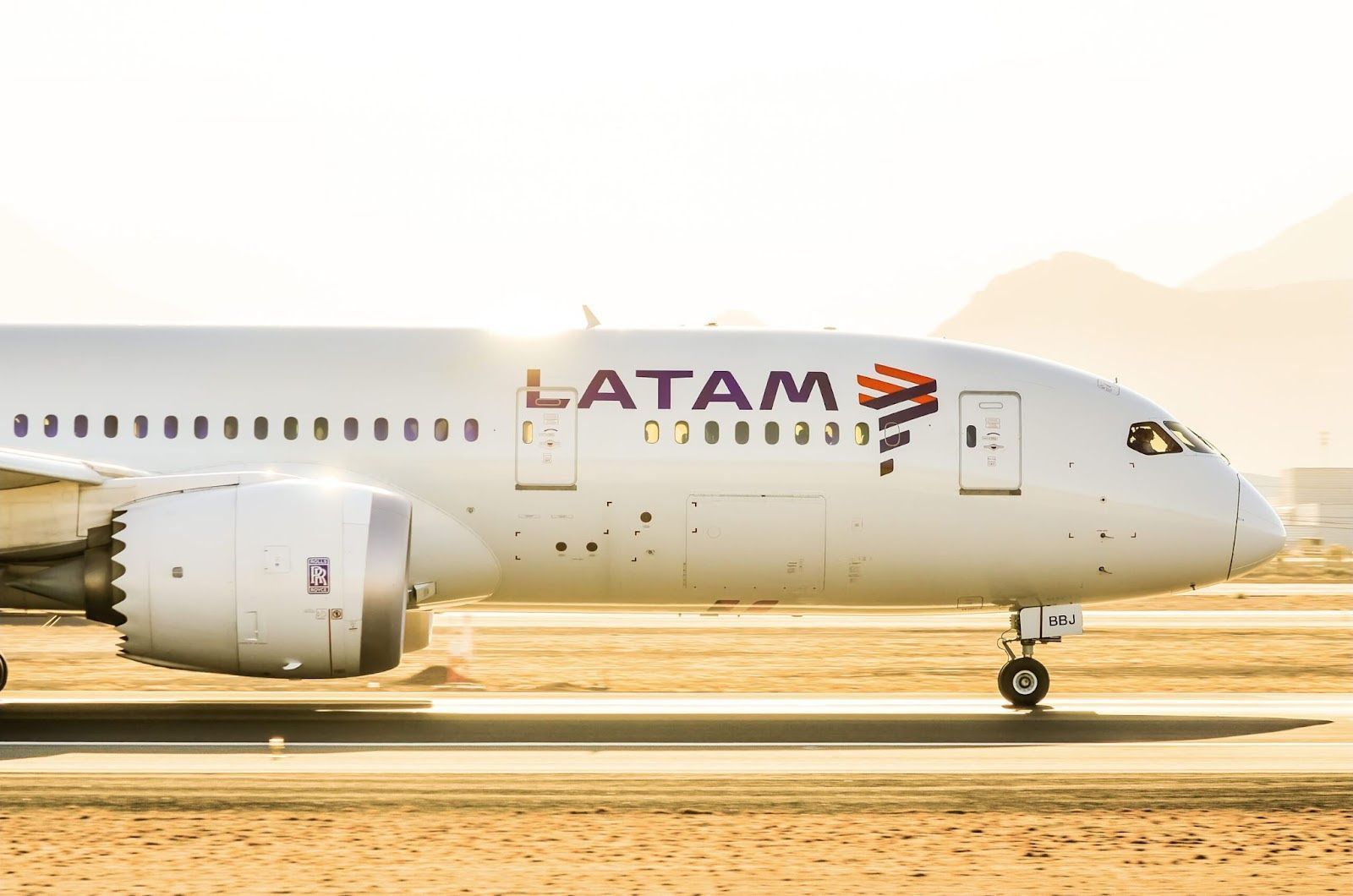 Latam é eleita a melhor companhia aérea da América do Sul pela Skytrax