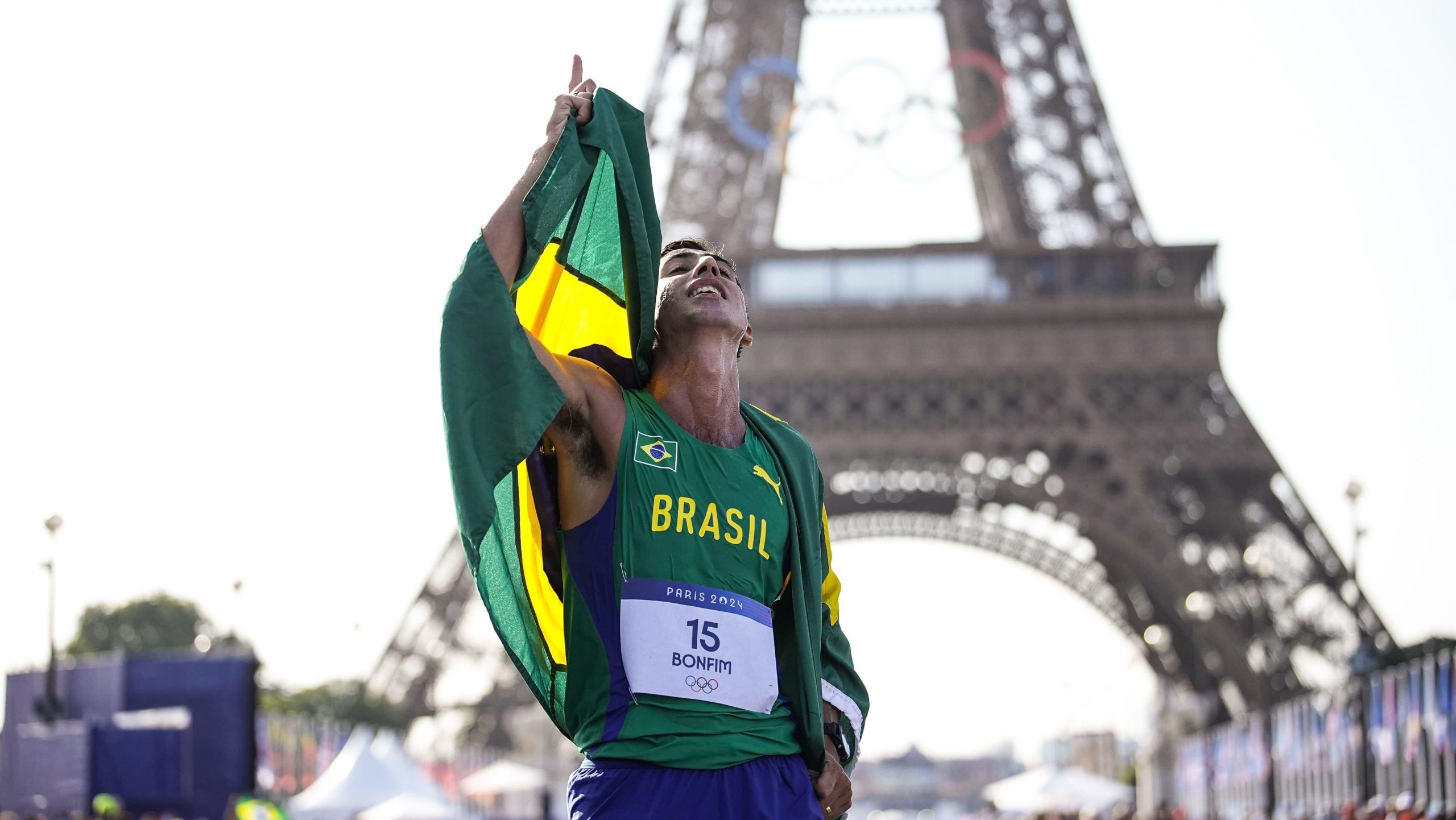 Caio Bonfim, prata em Paris, foi jogador de futebol e teve doença grave; veja