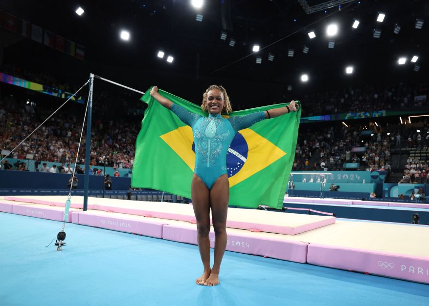 Rebeca Andrade é reverenciada por esportistas do Brasil após o ouro