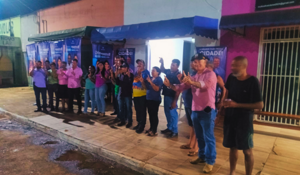 Mazinha  realiza inauguração de seu comitê de campanha e adesivaço na última sexta feira.