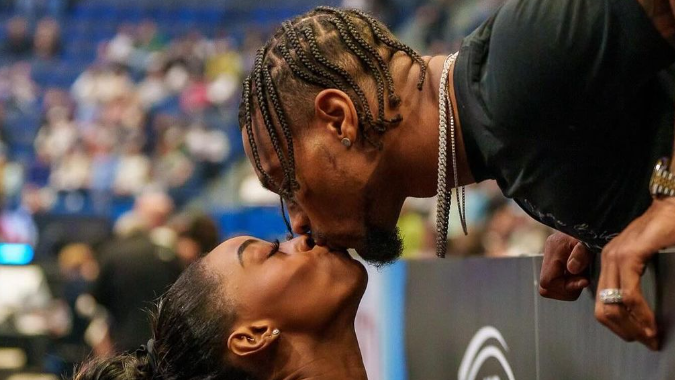 Saiba quem é marido de Simone Biles, jogador da NFL