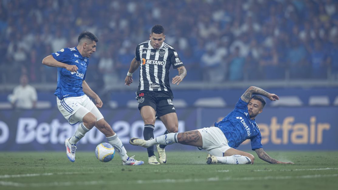 Cruzeiro e Atlético-MG empatam sem gols no Mineirão pelo Brasileiro