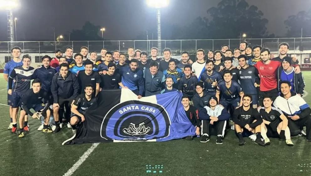 Campeão da Libertadores, Fernando Diniz treina time de faculdade de medicina