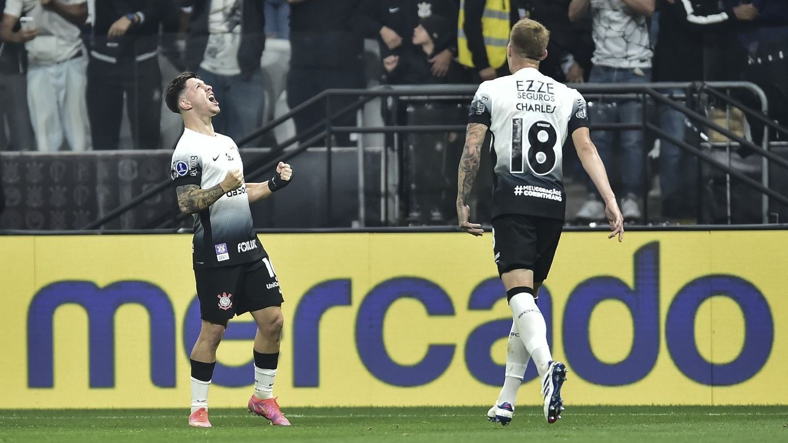 Hugo Souza brilha, Corinthians elimina Bragantino e vai às quartas da Sul-Americana