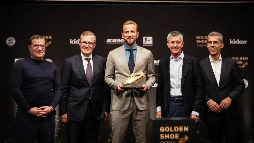 Harry Kane recebe Chuteira de Ouro como maior artilheiro da Europa