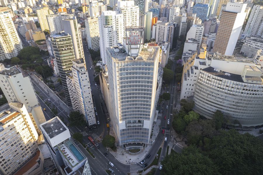 Hotel Jaraguá abre cobertura e revisita obras de arte em tour guiado