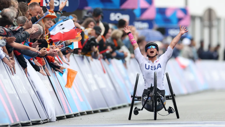 Atleta diz que foi obrigada a cobrir símbolo ucraniano em competição paralímpica