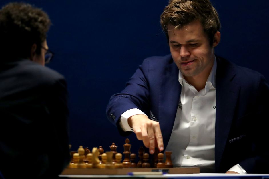 Xadrez: em revanche após escândalo de trapaça, Magnus Carlsen vence Hans Niemann