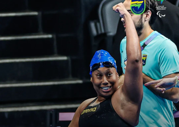 Lídia Cruz sobe ao pódio com bronze da natação, na Paralimpíada