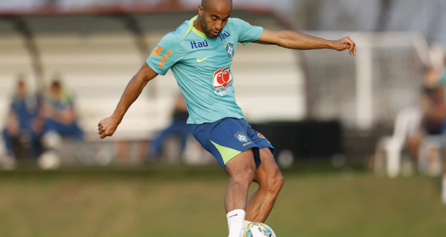 São Paulo define estratégia para ter Lucas Moura contra o Atlético-MG