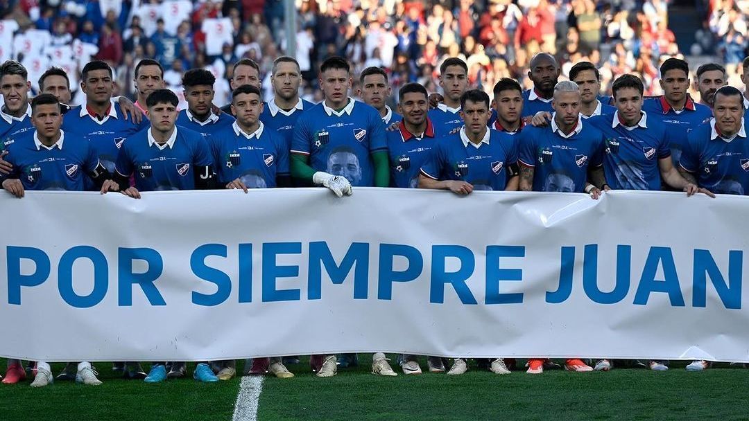 Nacional homenageia Izquierdo em primeira partida após morte do zagueiro