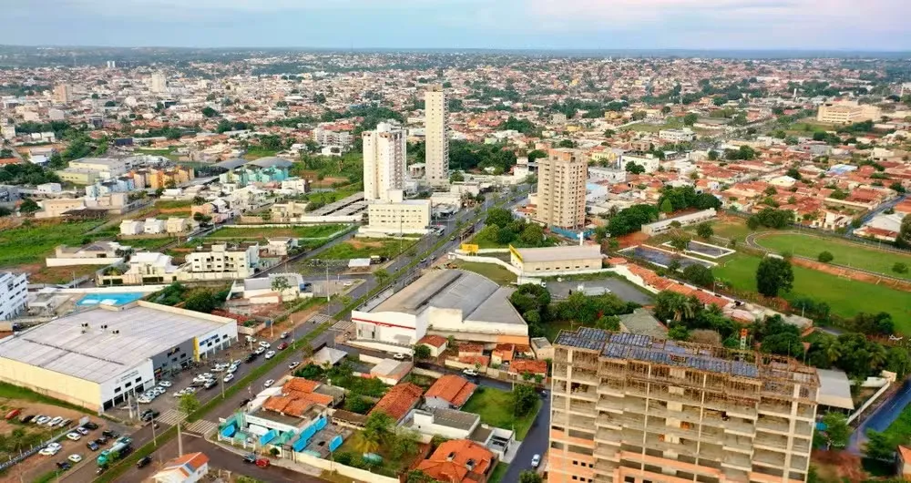 Entregador é atacado por abelhas e socorrido por moradores em Araguaína