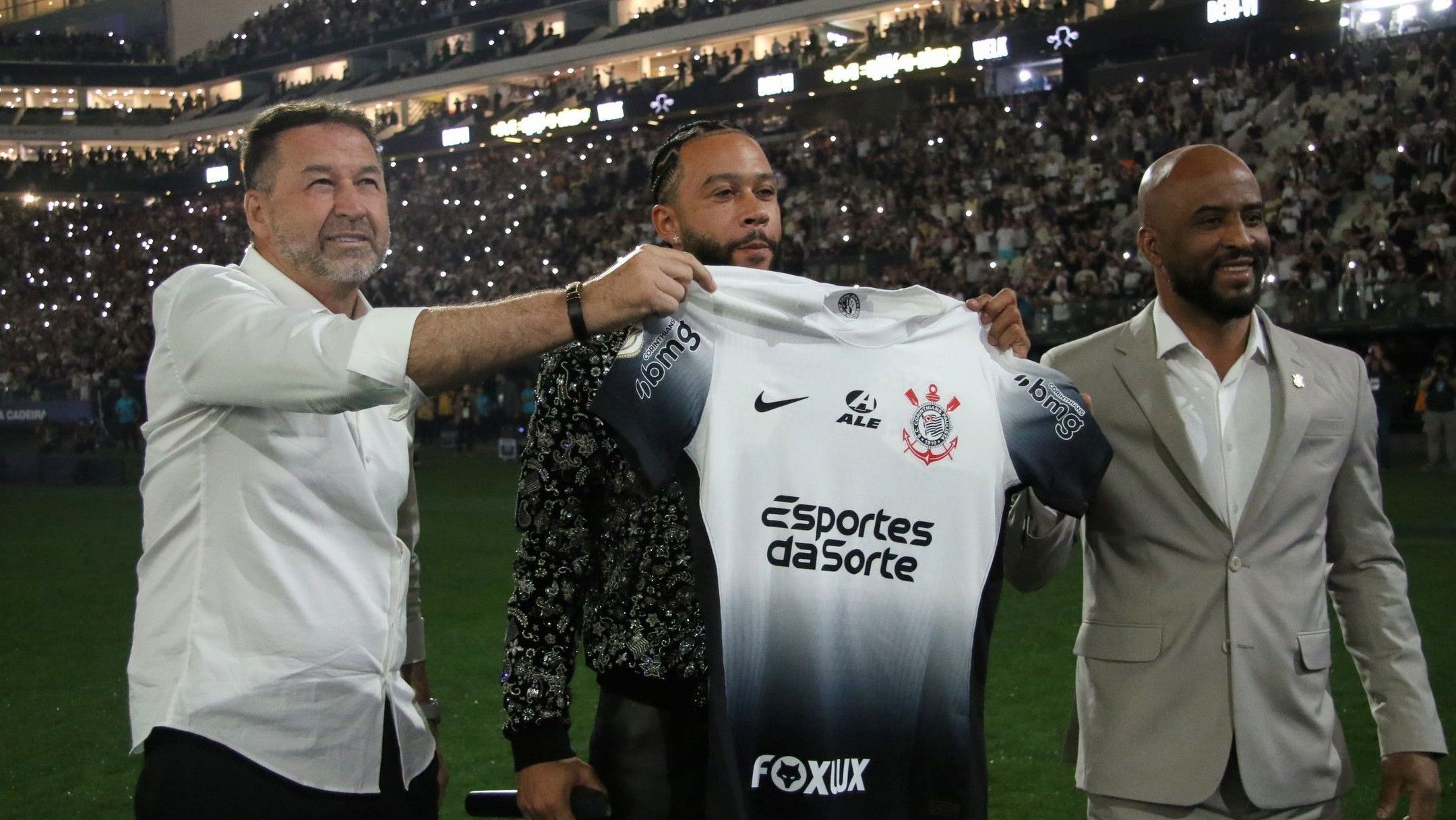 Saiba qual será número da camisa de Memphis Depay no Corinthians