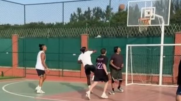 Vinicius Jr. mostra habilidade no basquete em jogo com amigos; veja vídeo