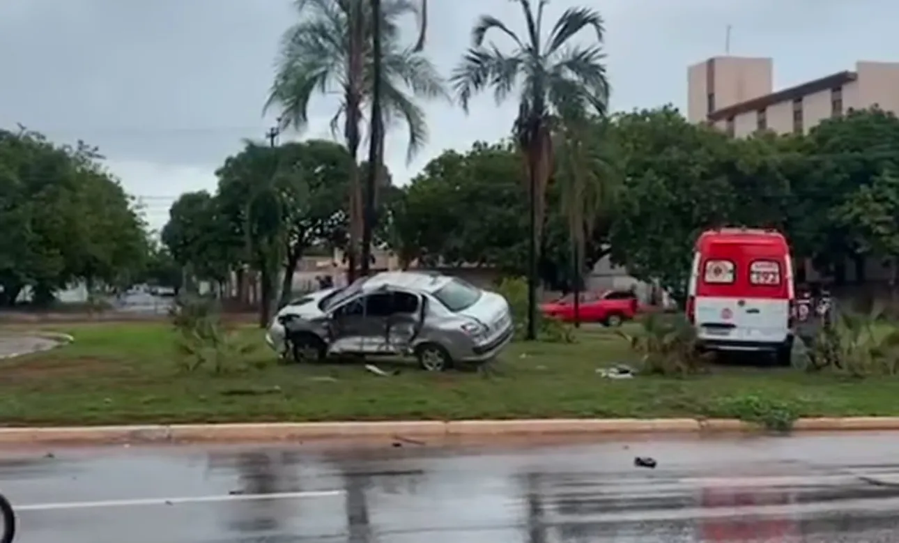 Mulher morre após ser arremessada de veículo em acidente em avenida de Palmas