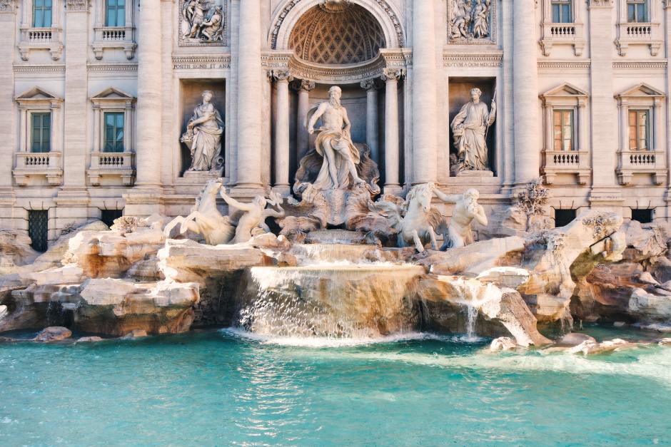 Piscina provisória da Fontana di Trevi causa indignação na Itália; entenda