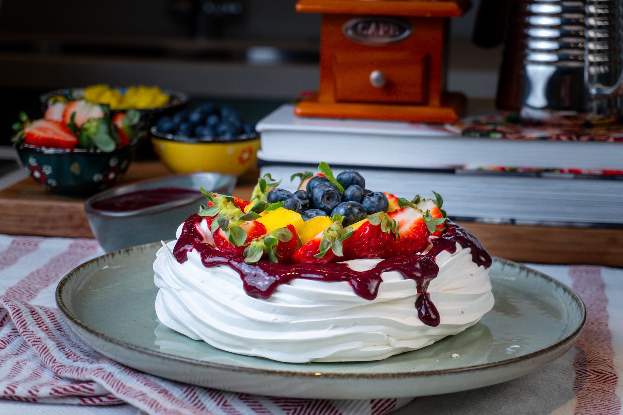 Pavlova à brasileira: aprenda receita refrescante do chef Felipe Caputo