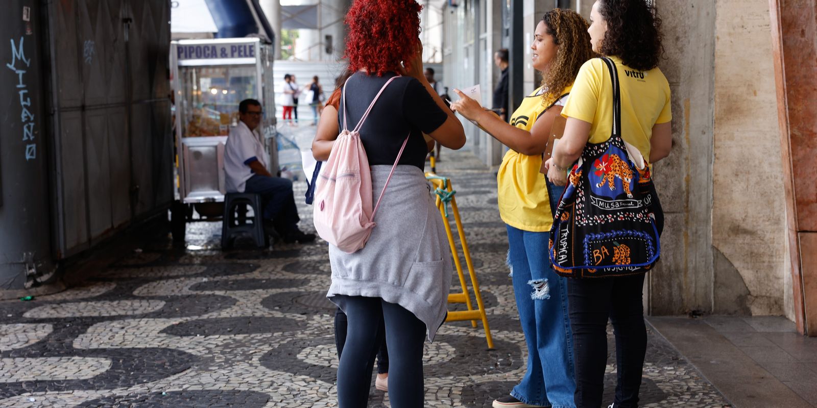 Estudantes começam a entrar nos locais de prova do Enem