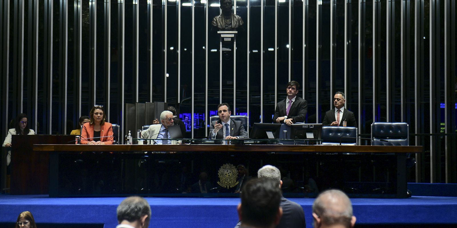 Senado aprova novos limites de gastos públicos em caso de déficit