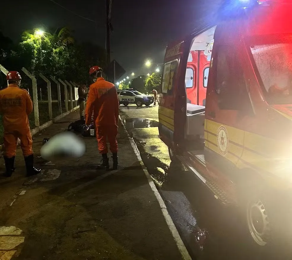 Homem é encontrado morto ao lado de motocicleta