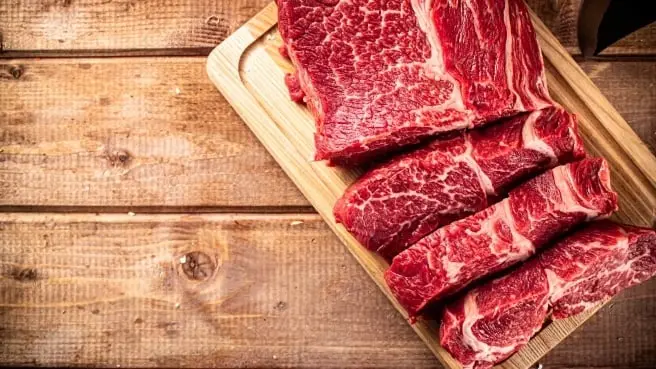 Após 2024 com carne bovina ganhando espaço, 2025 deve ser de retomada da carne de frango e suína