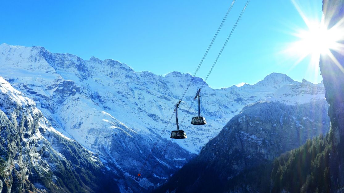 Teleférico mais íngreme do mundo é inaugurado nos alpes da Suíça